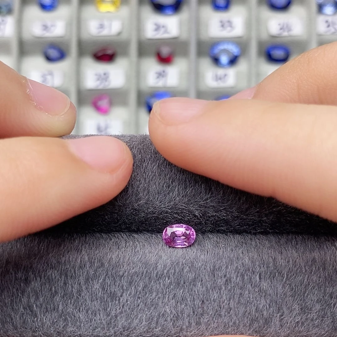 蓝宝石裸石未镶嵌粉蓝宝明亮火彩好干净0.48ct/341号