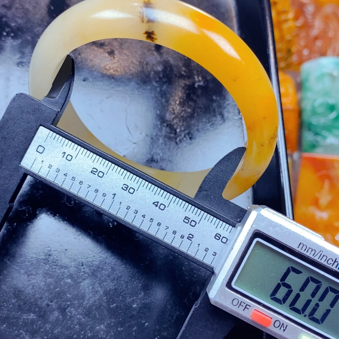 石英质玉（黄龙玉）未镶嵌颈饰