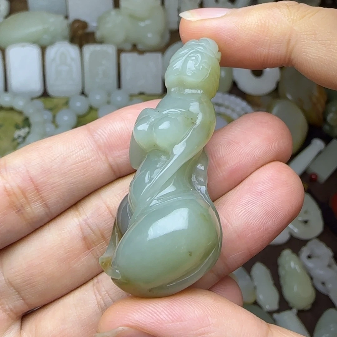 和田玉未镶嵌挂件玉贵人