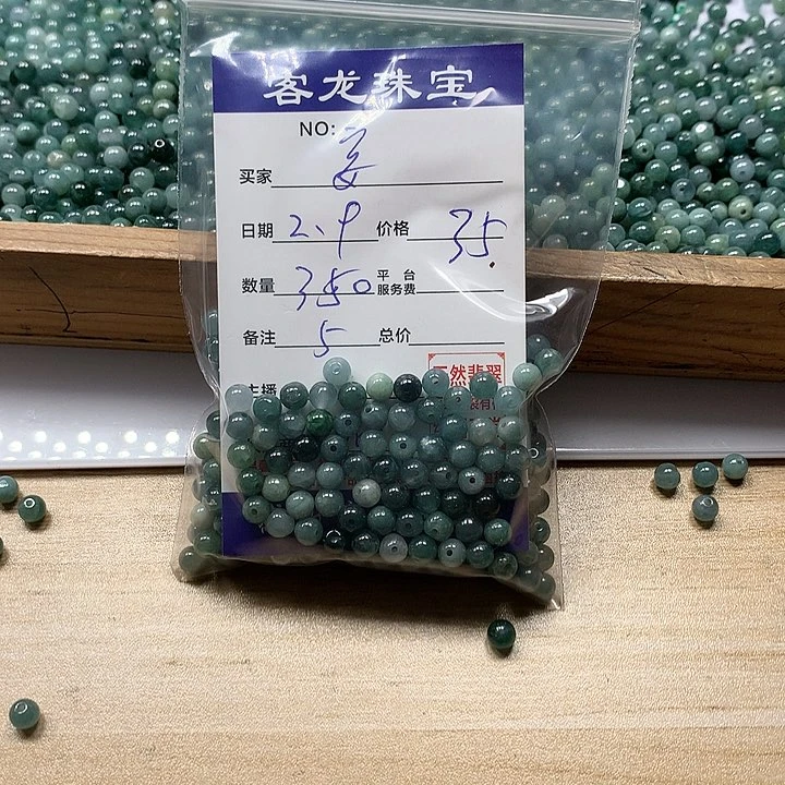 翡翠颈饰未镶嵌妄**尘