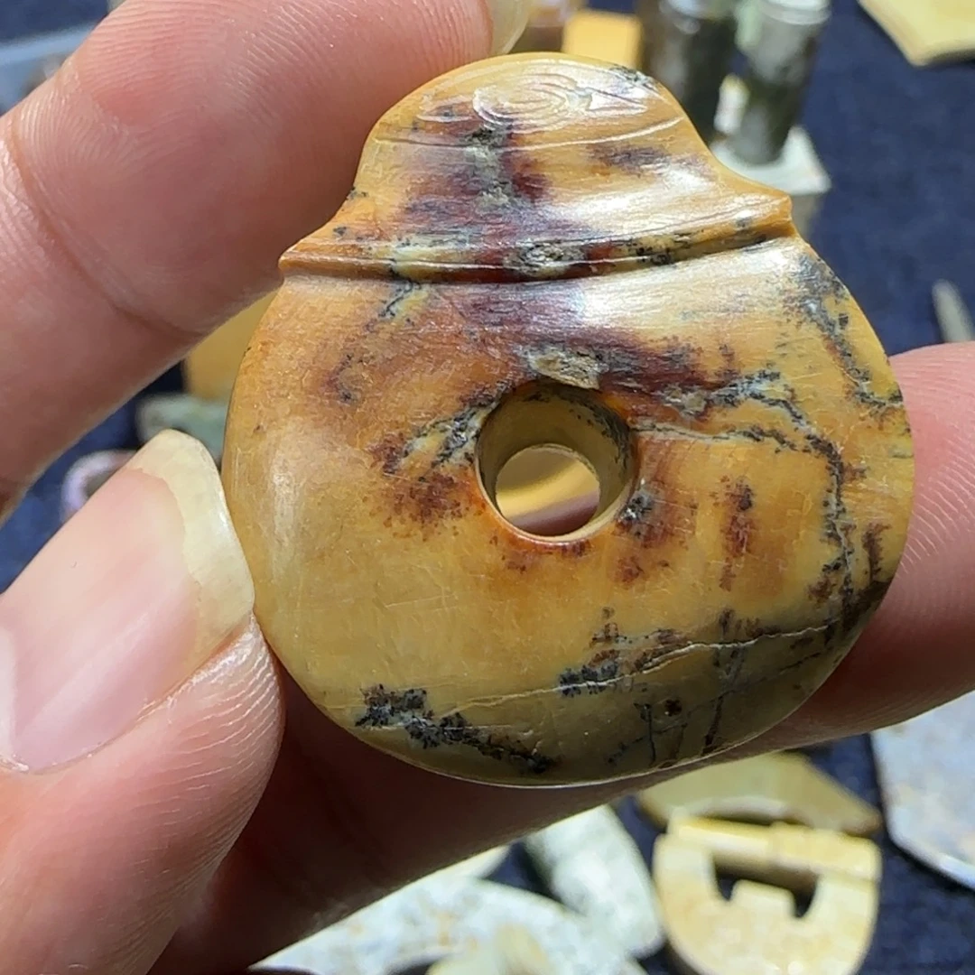 蔷****和田玉（糖玉）未镶嵌车挂