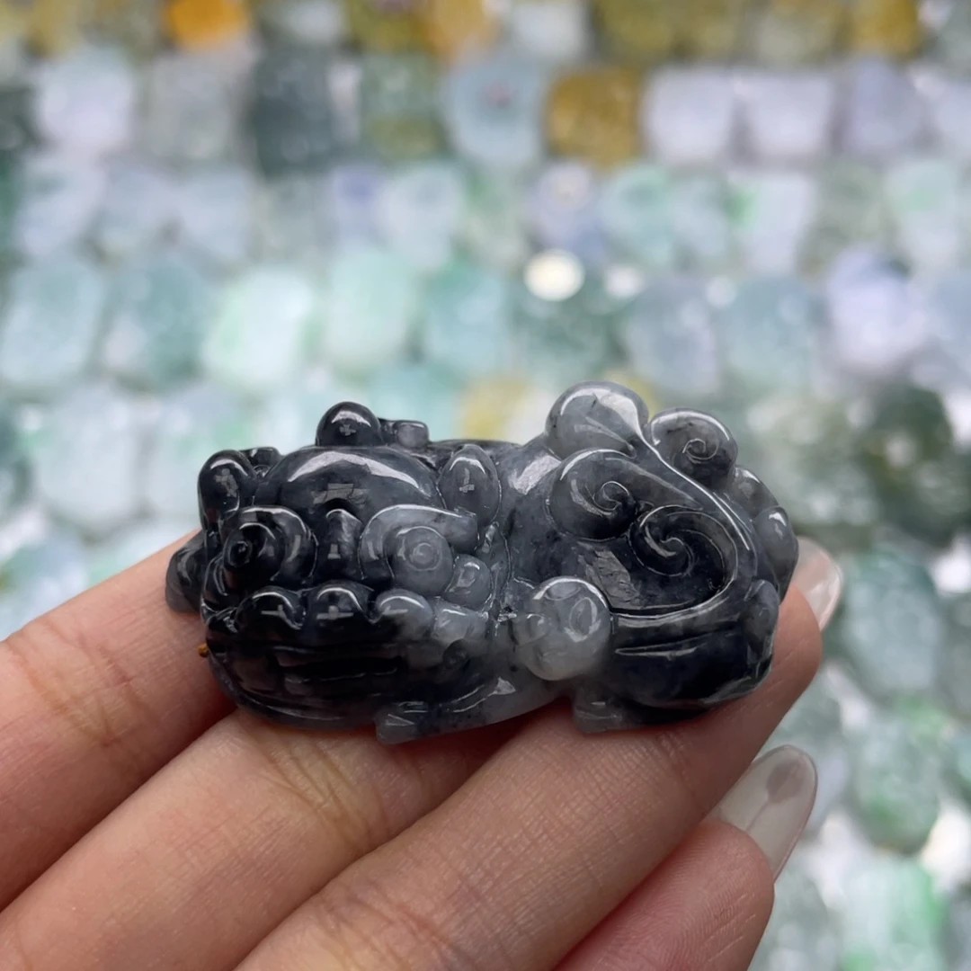 翡翠未镶嵌颈饰貔貅