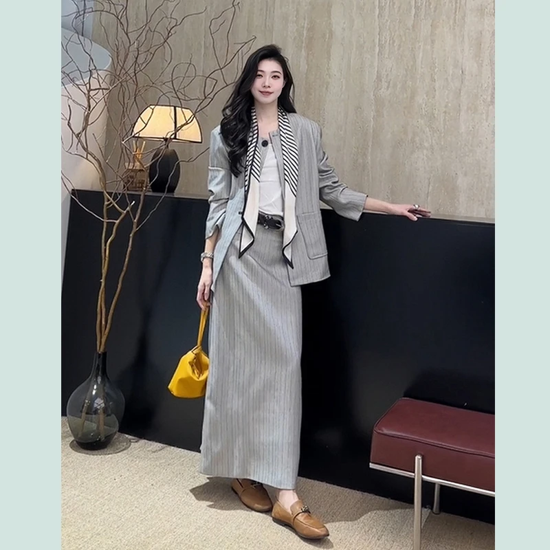 大方得体穿搭灰色西装外套半身裙两件套春季套装轻奢高级感女人味