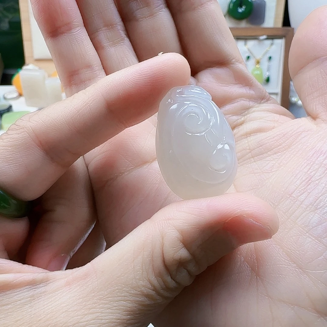 L***范和田玉未镶嵌吊坠(不含链)