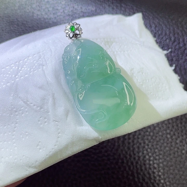 翡翠颈饰18K金镶嵌翡翠