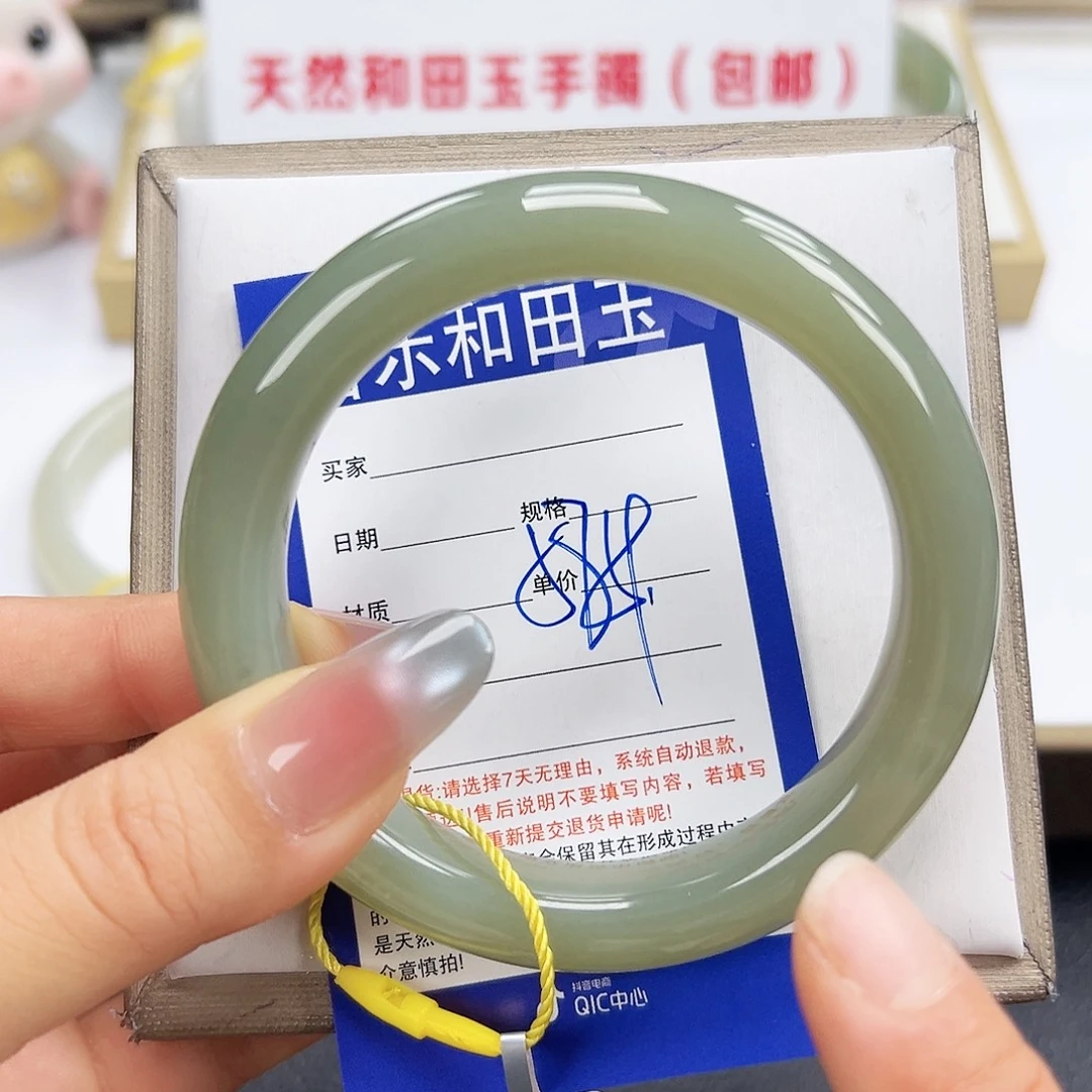 和田玉未镶嵌手镯