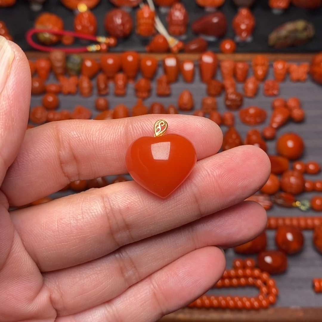 南红玛瑙吊坠18K金镶嵌犟*乖