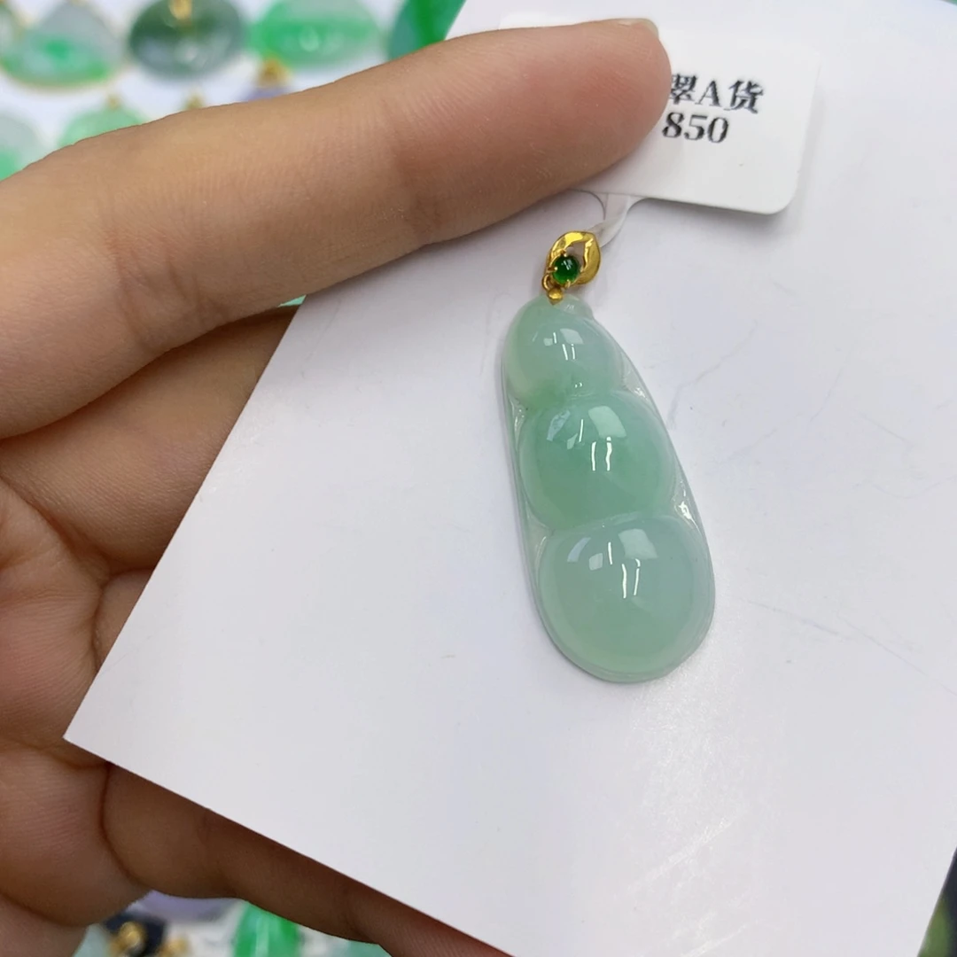 翡翠18K金镶嵌颈饰翡翠