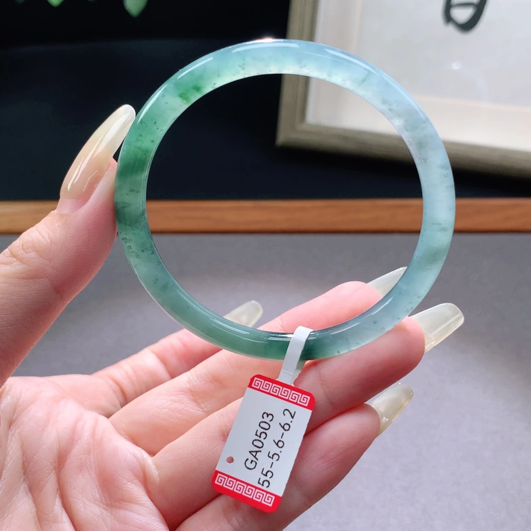 翡翠手镯未镶嵌天然翡翠手镯