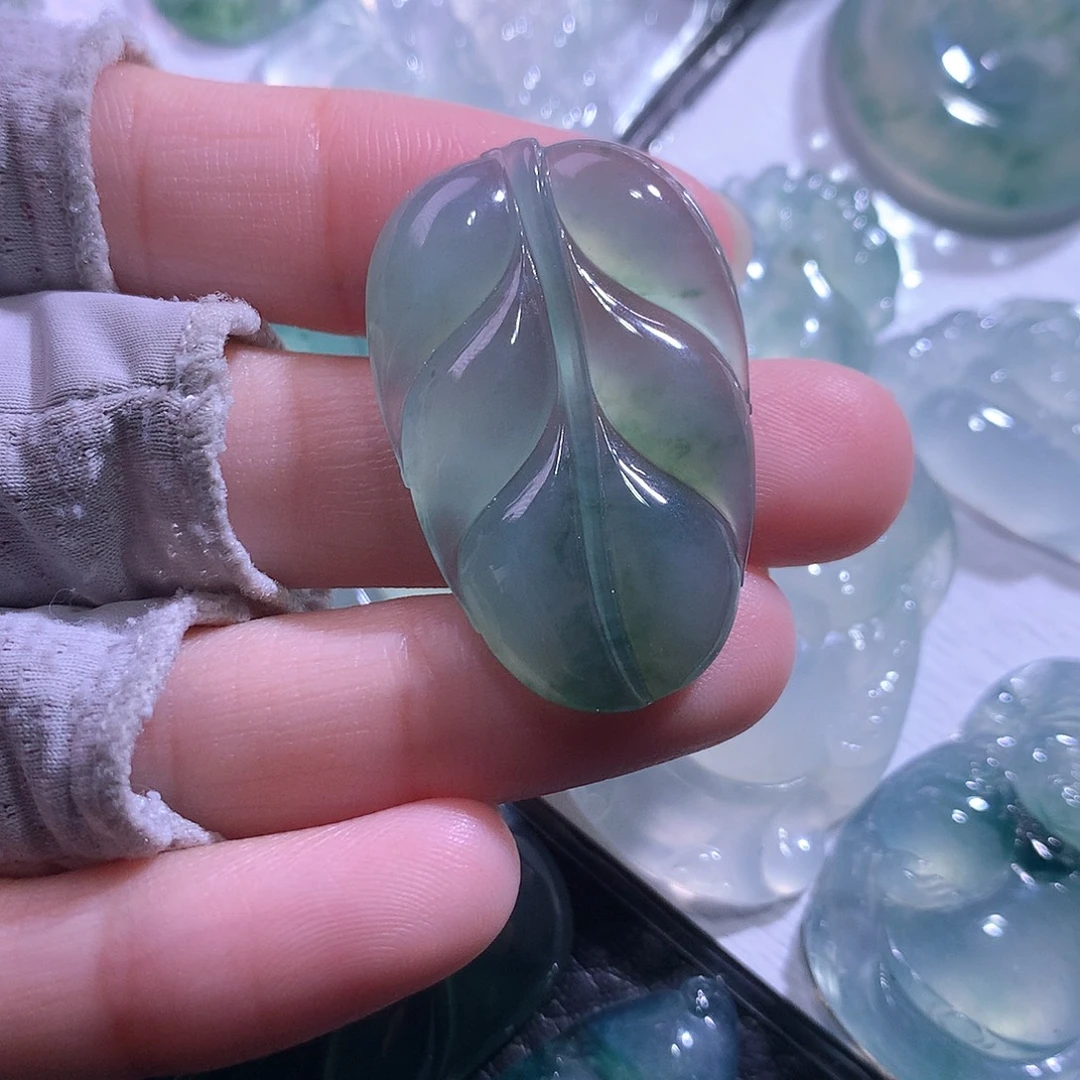 颈饰未镶嵌翡翠叶子