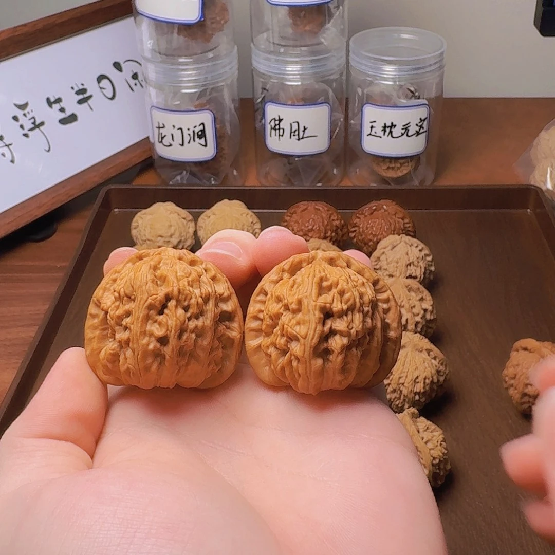 文玩核桃吊坠开*白狮子