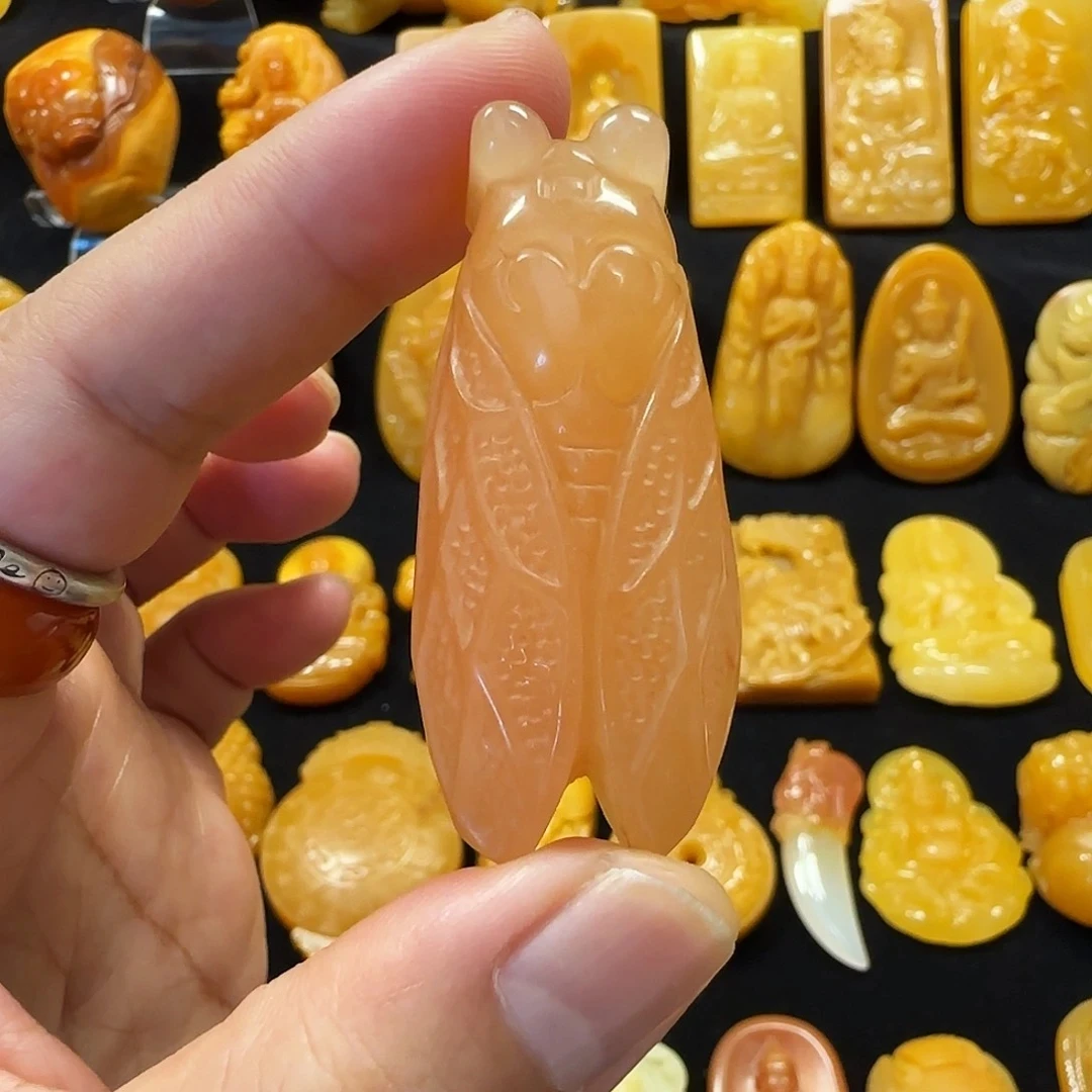 黄龙玉手工雕刻金蝉一鸣惊人