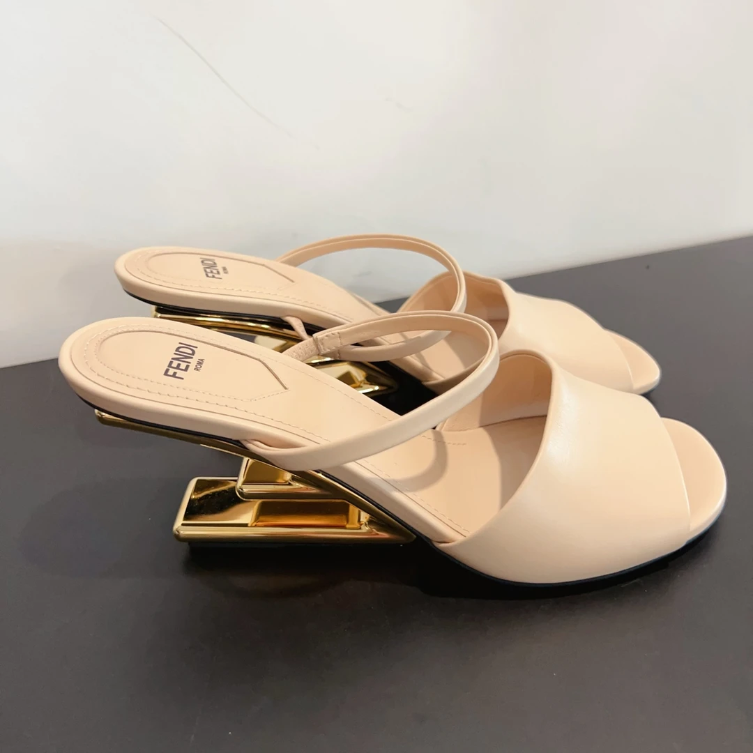 99新 FENDI/芬迪 安洁利严选 高跟鞋 尺码38成色看直播 GSS25933