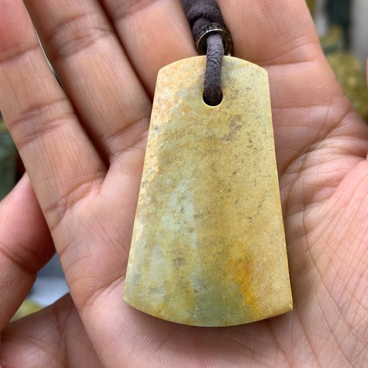 【闪购商品】岫岩河磨玉（透闪石质玉）吊坠未镶嵌一****一