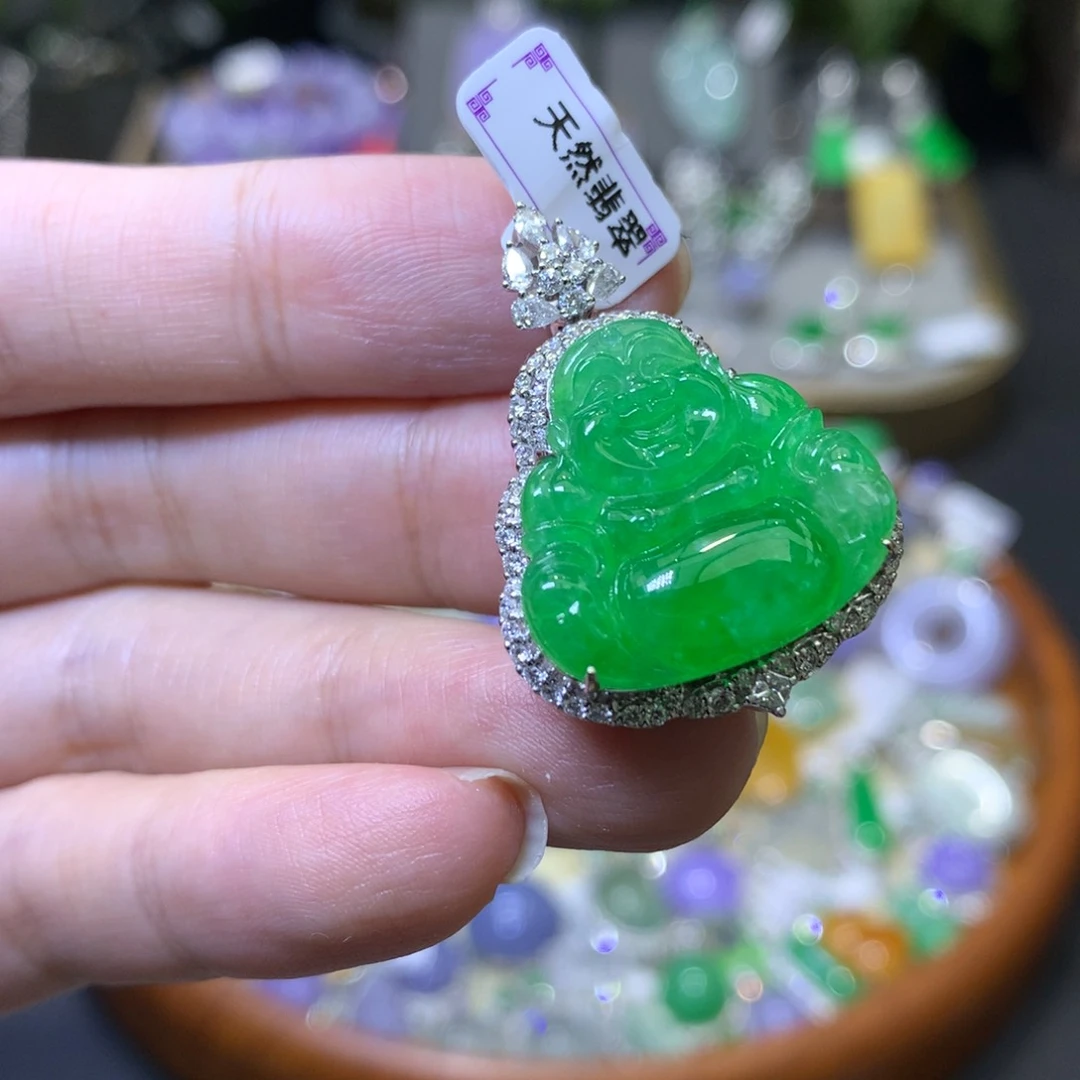 颈饰18K金镶嵌翡翠