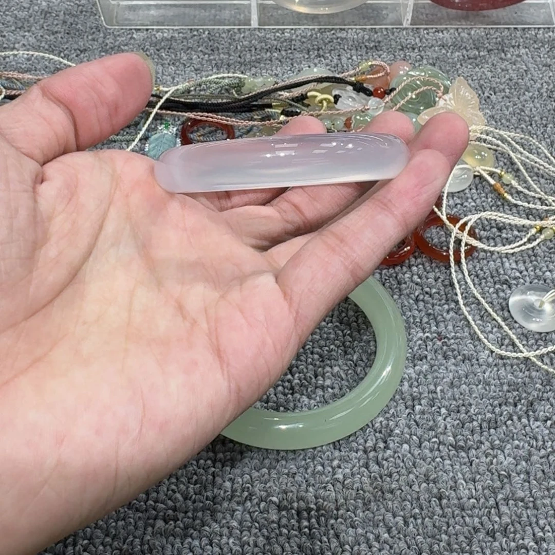 Y***g玛瑙/玉髓未镶嵌手镯04