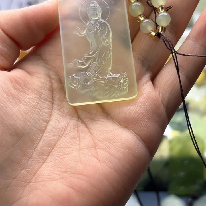 苏***紫岫玉合金颈饰观音