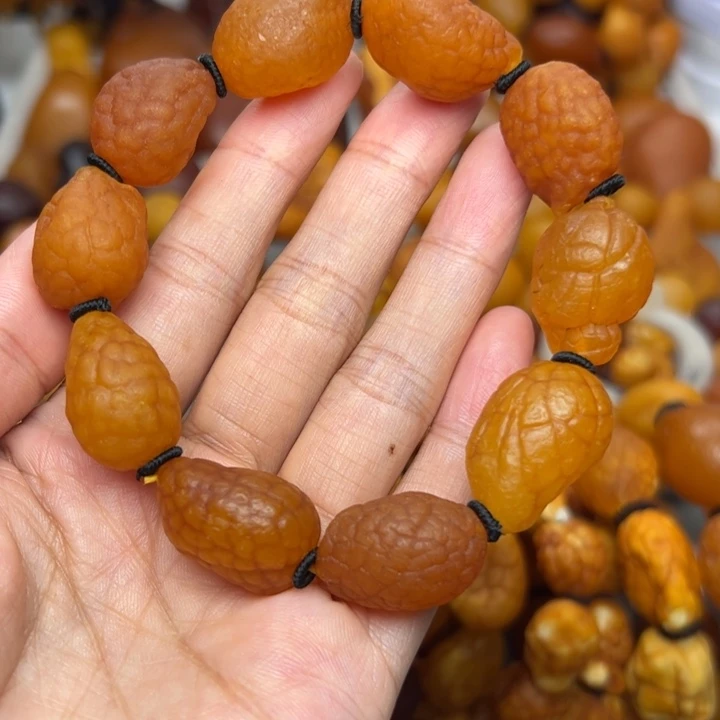 琥珀未镶嵌颈饰天然蜜蜡