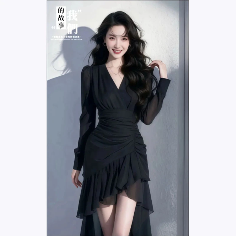 法式V领长袖连衣裙女春夏季2025新款海边度假风气质初恋中长裙子