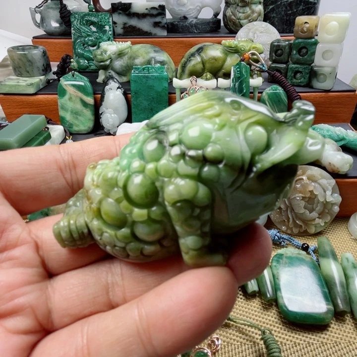 独山玉未镶嵌珠宝半成品