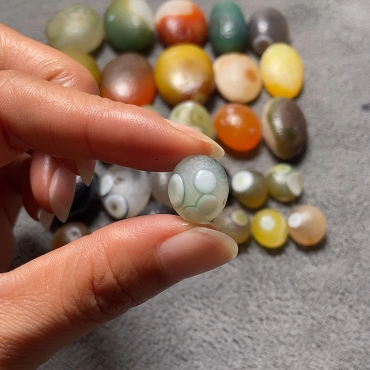 莲***事玛瑙/玉髓未镶嵌珠宝奇石