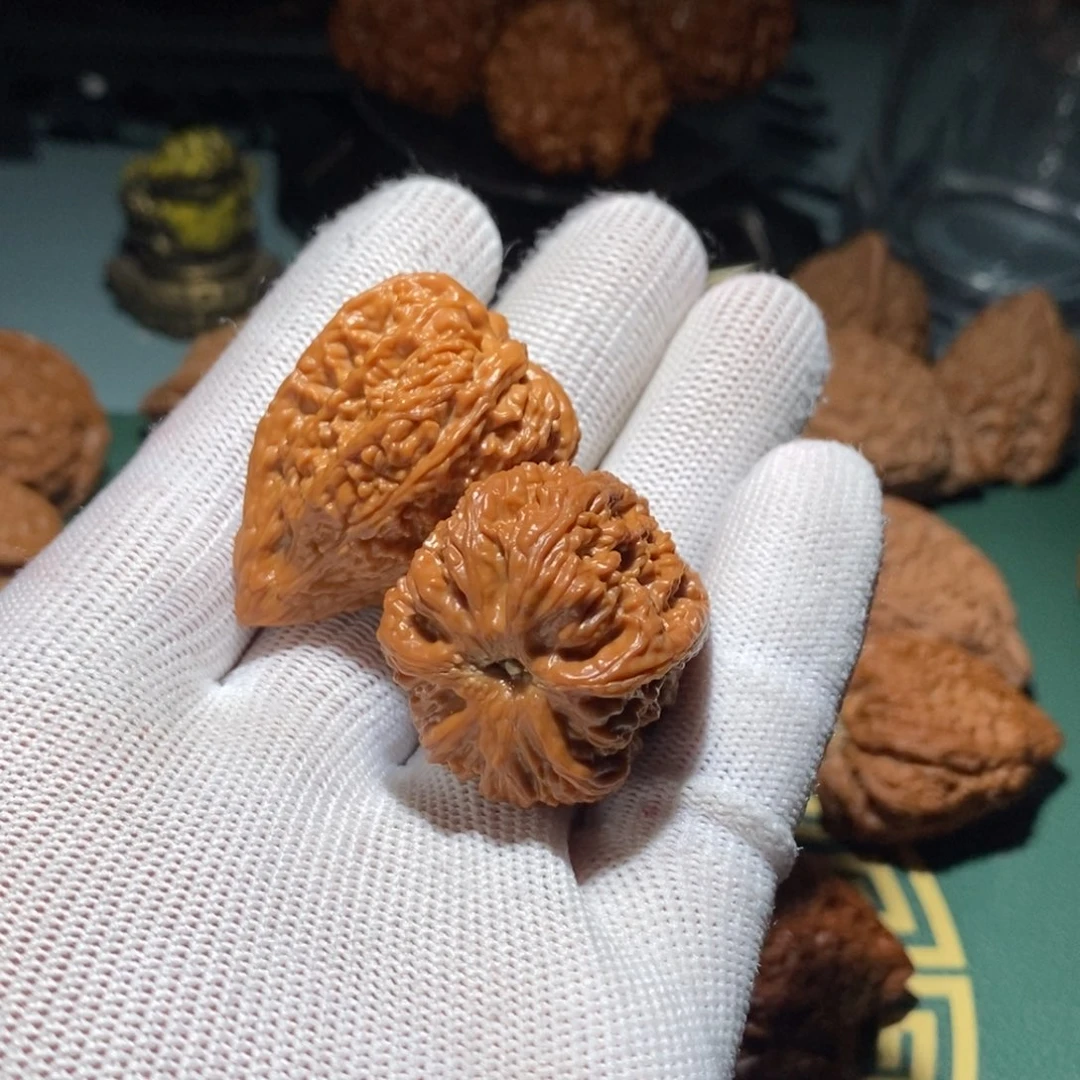 文玩核桃吊坠军****游塔尖