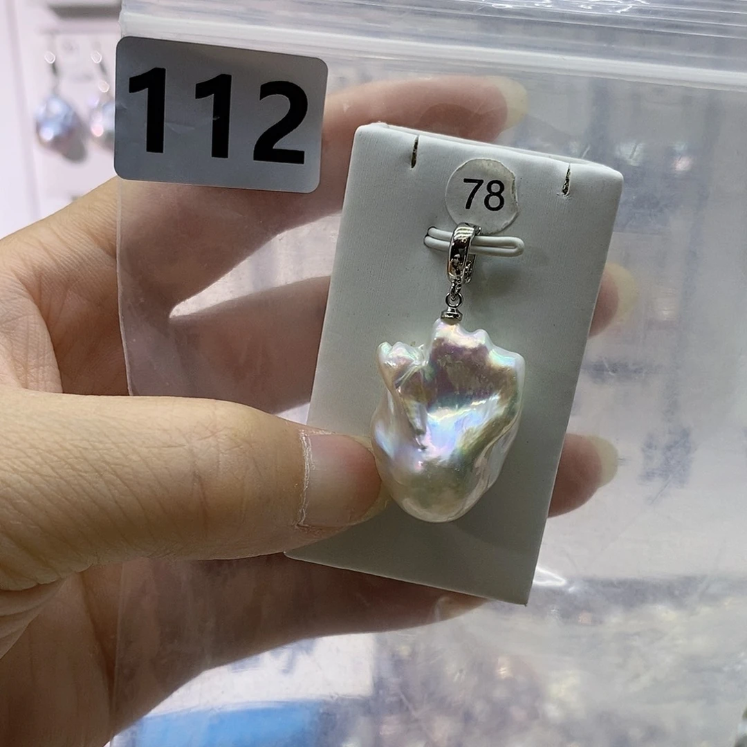 淡水珍珠合金颈饰晓*