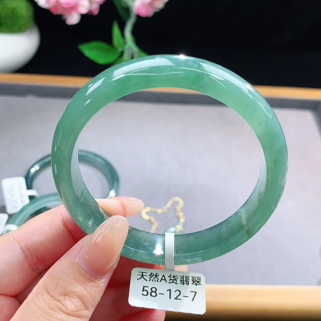 未镶嵌手镯（圆镯）翡翠