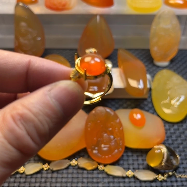 真***本石英质玉未镶嵌旦面