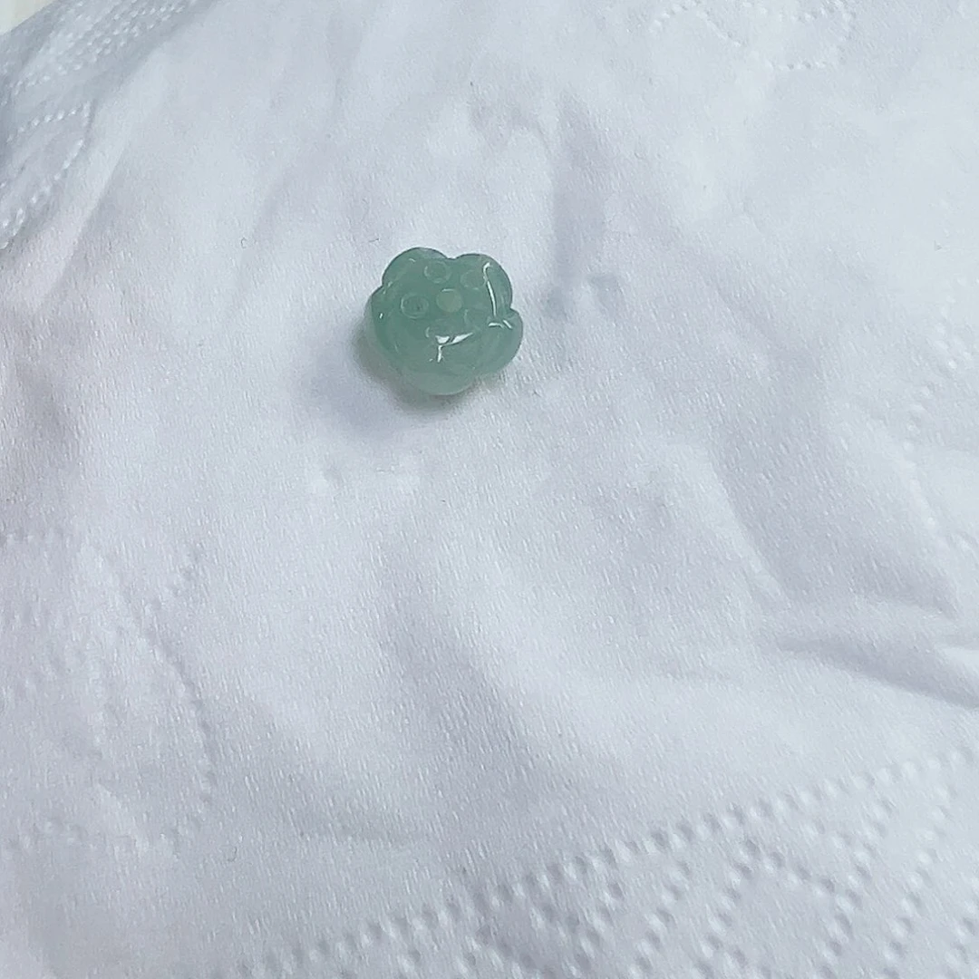 翡翠散珠Y****头翡翠莲花珠一个