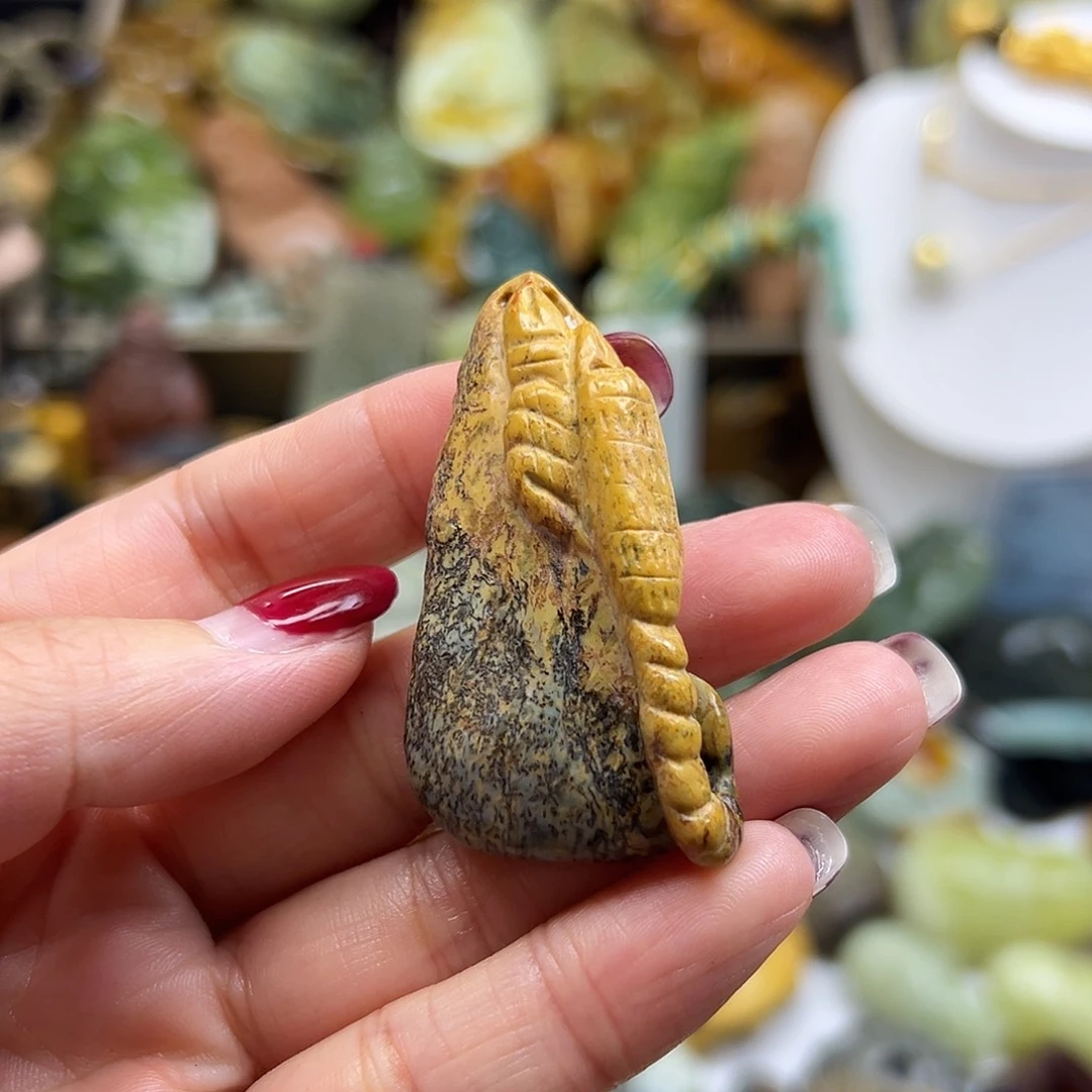 岫岩河磨玉（透闪石质玉）未镶嵌颈饰河磨玉蝎子