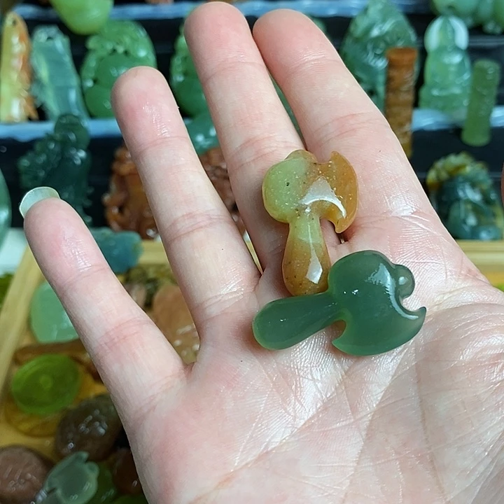 未镶嵌蛇纹石玉颈饰金****！