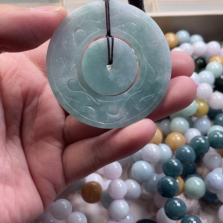 翡翠未镶嵌颈饰66