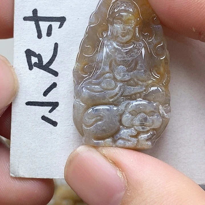 颈饰未镶嵌硅化珊瑚（珊瑚玉）