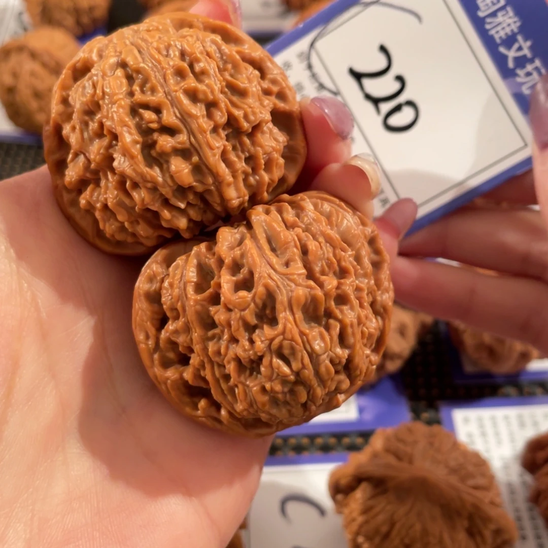 用***6文玩核桃把件C220号球疆4.7