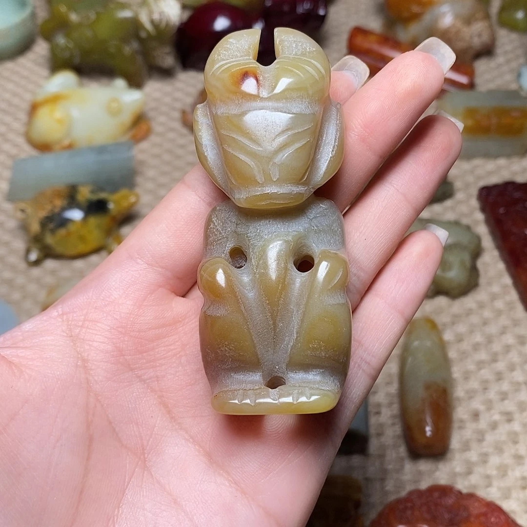 蛇纹石玉未镶嵌颈饰