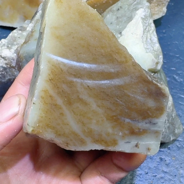 和田玉未镶嵌珠宝半成品