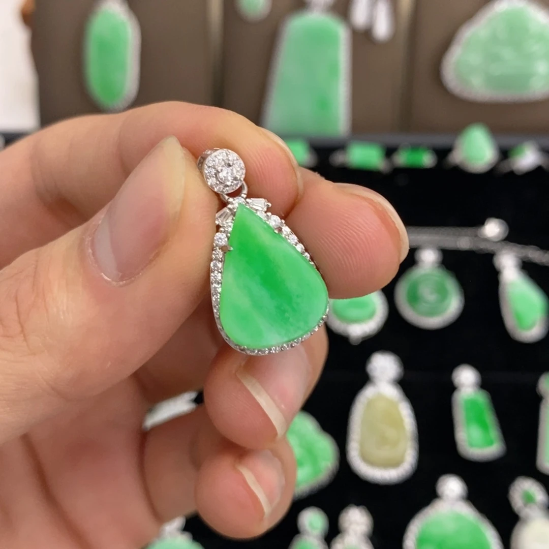 翡翠颈饰银S925镶嵌天然翡翠