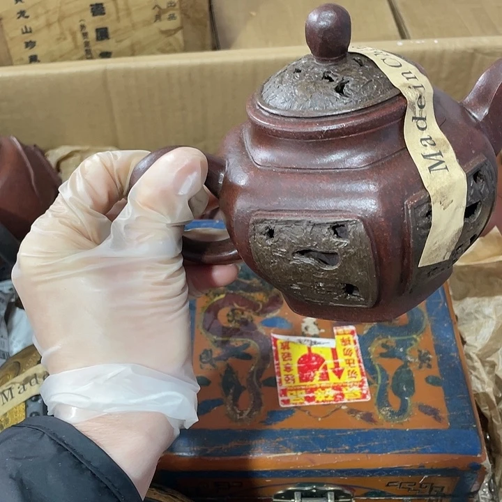 茶壶紫砂原矿泥料，纯手工制作的一把紫砂壶。