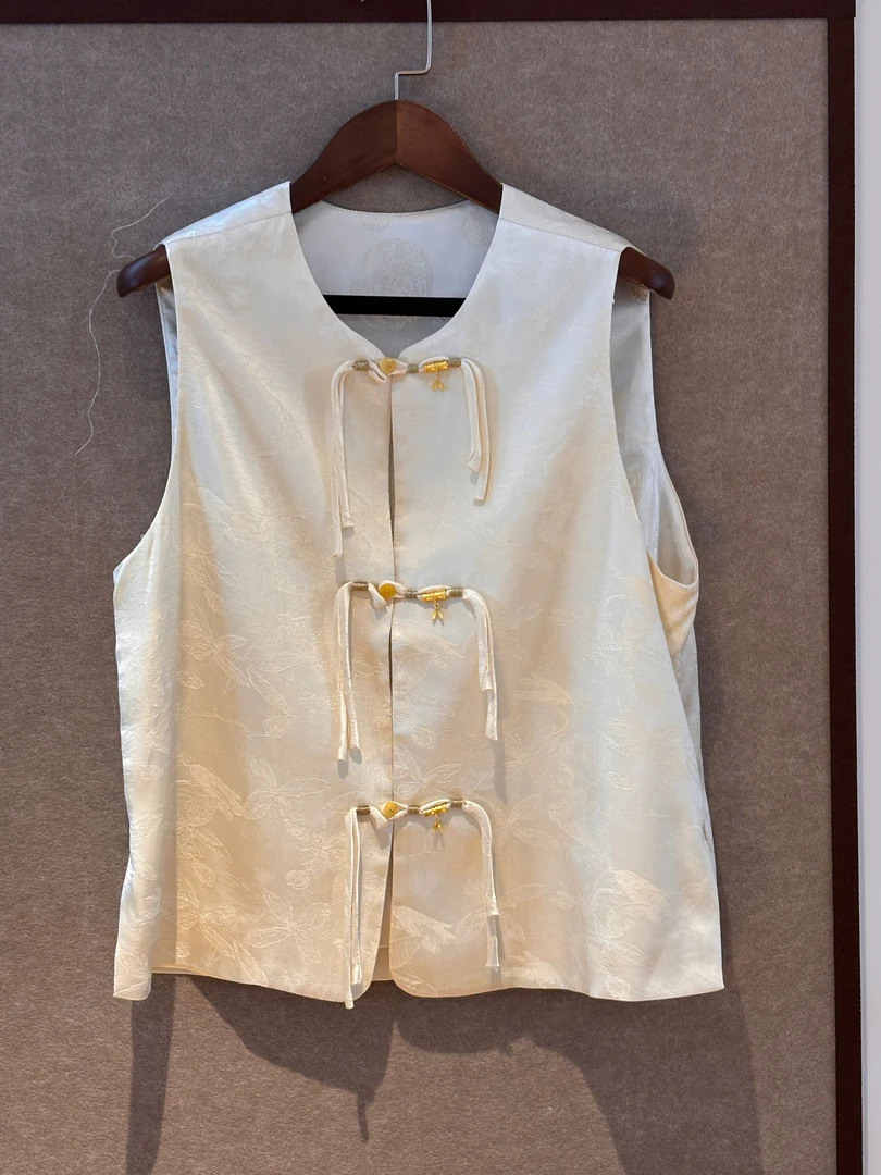 “自洽且平静”新中式国风盘扣醋酸提花马甲-617-M