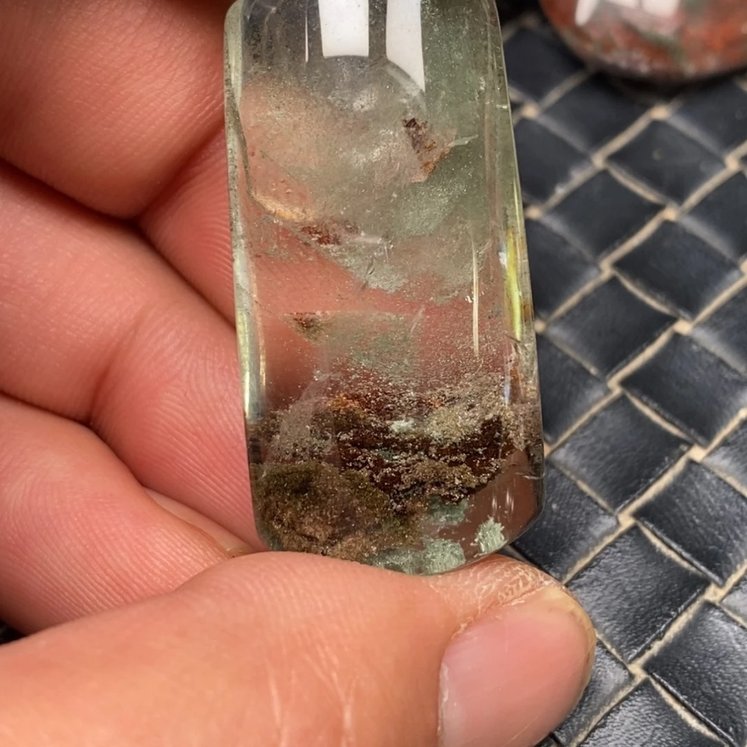 水晶颈饰未镶嵌水***?