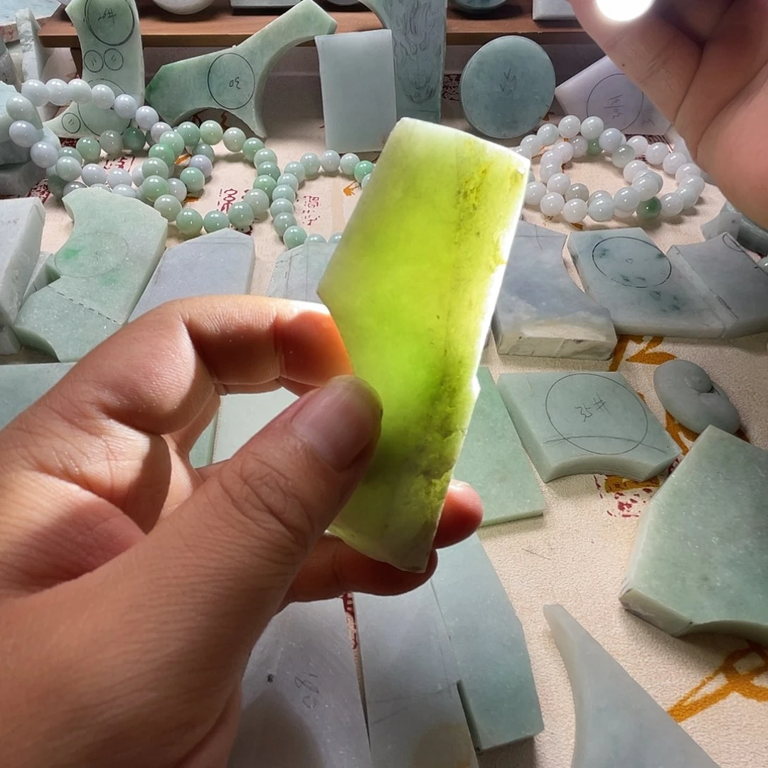 翡翠未镶嵌颈饰缅甸翡翠A货毛料