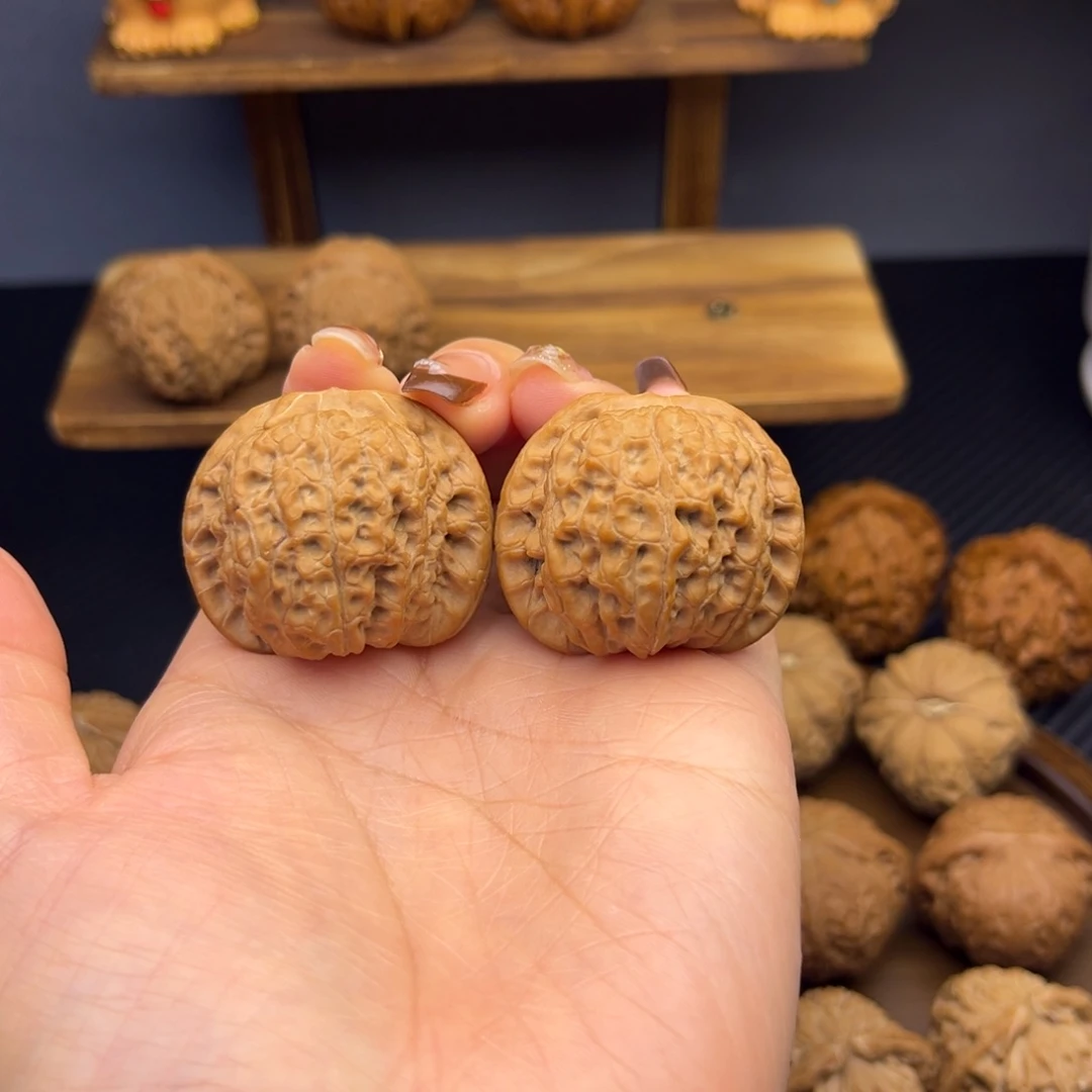 把件文玩核桃血麒麟 37+白茬微微修