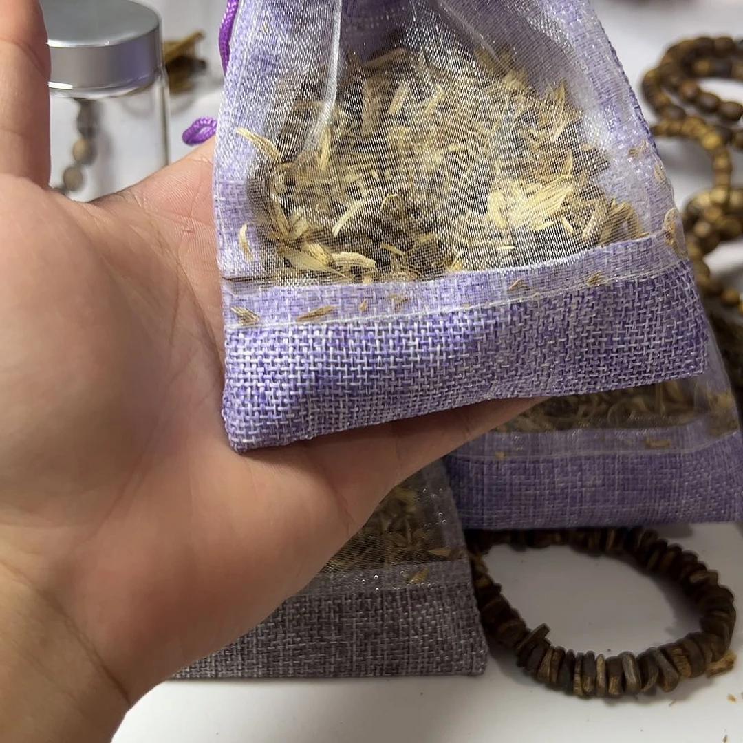 沉香碎屑沉香勾丝香囊1个