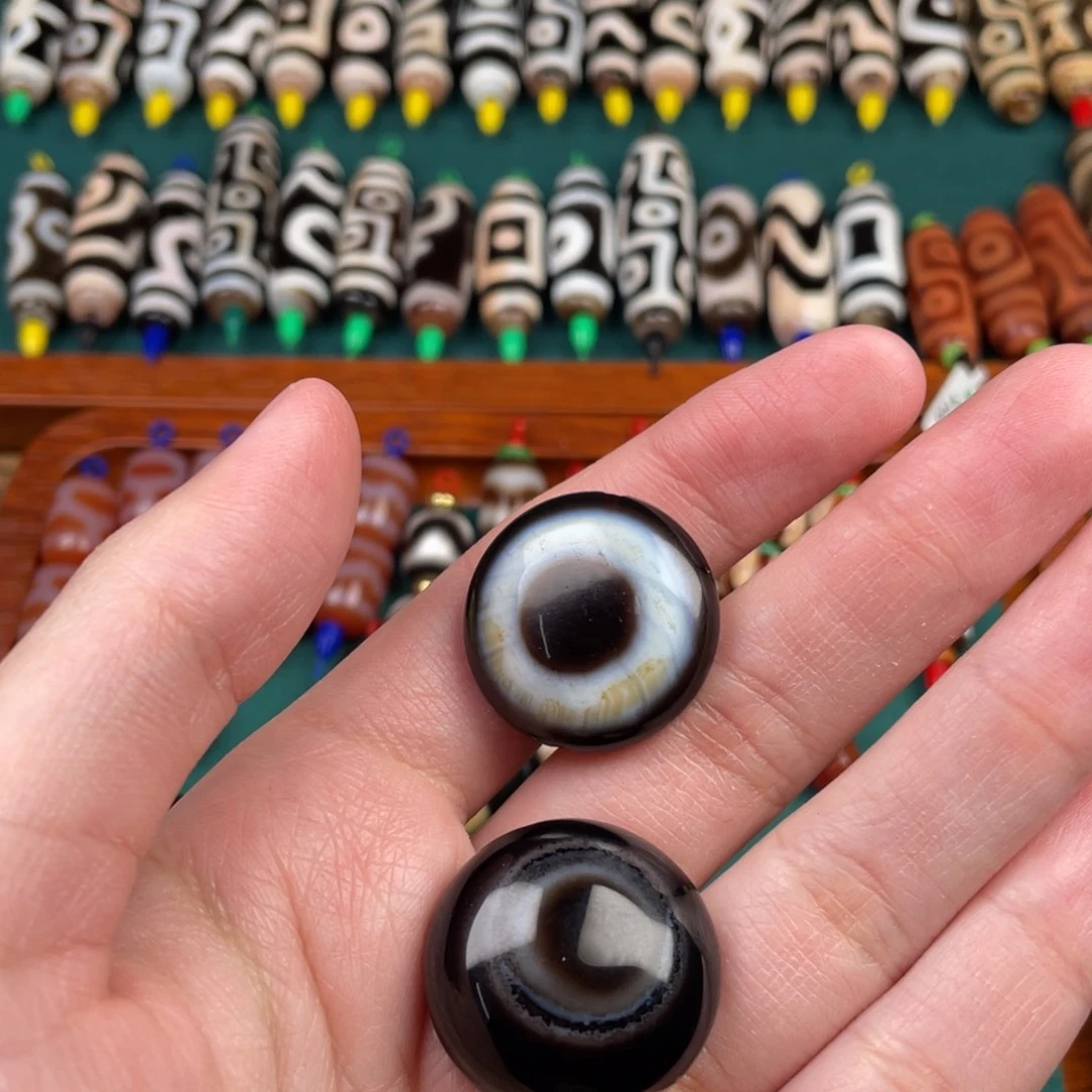 九***龙玛瑙/玉髓裸珠25mm 板眼2个