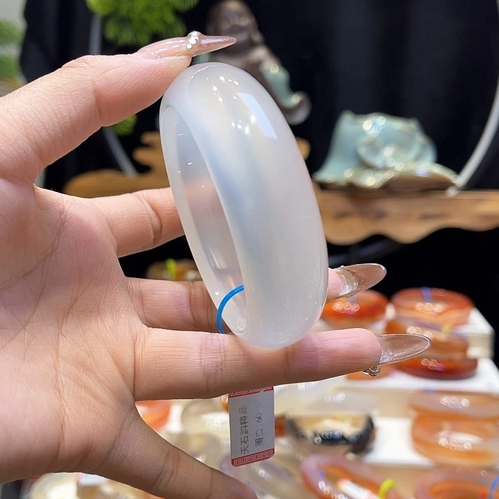 玛瑙/玉髓手镯未镶嵌桃****