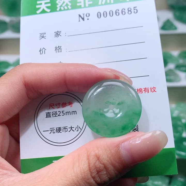 颈饰未镶嵌石英质玉