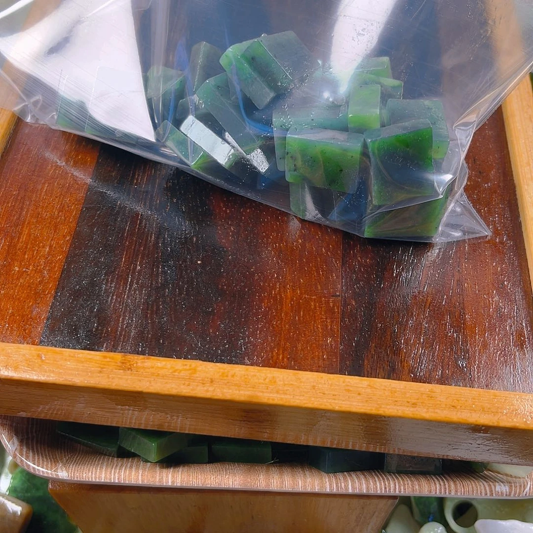 红***鱼和田玉（糖玉）未镶嵌颈饰