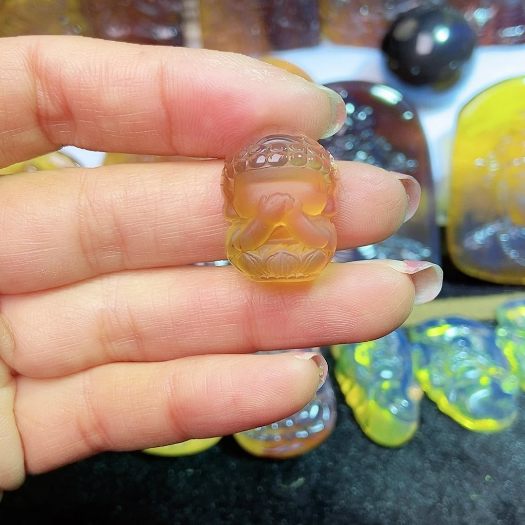 琥珀颈饰未镶嵌不说