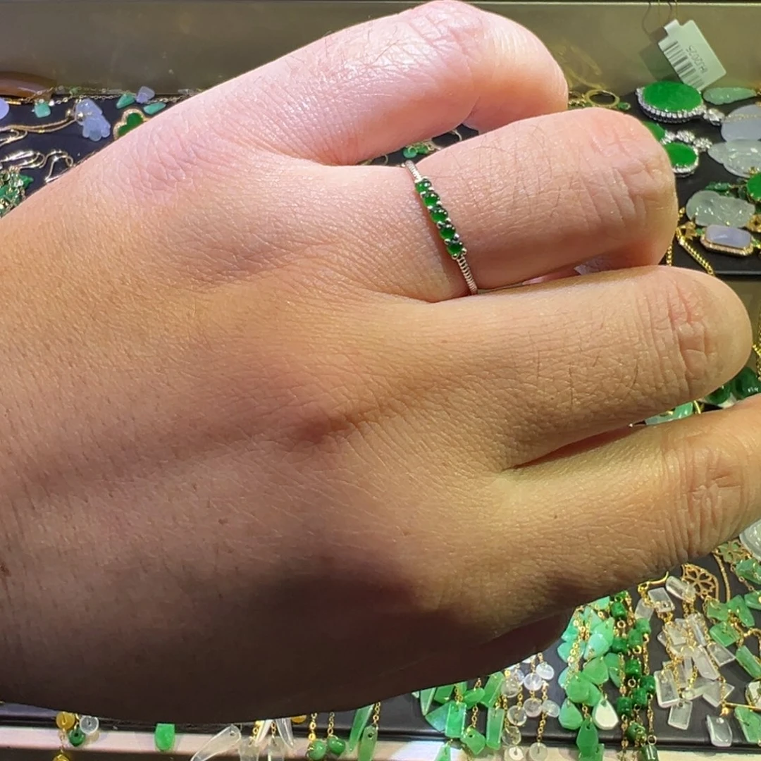 颈饰18K金镶嵌翡翠戒指